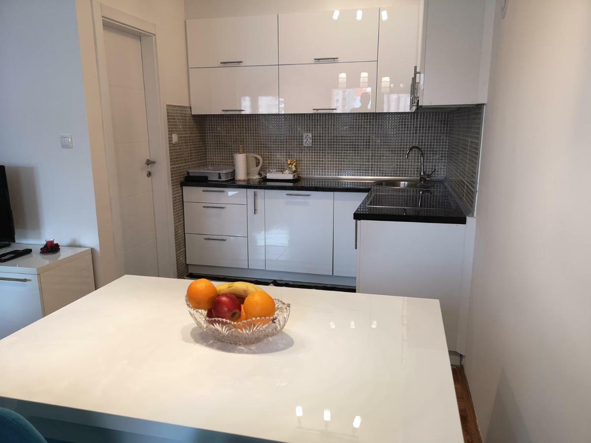 Apartman Gaga Lukavica Exterior foto